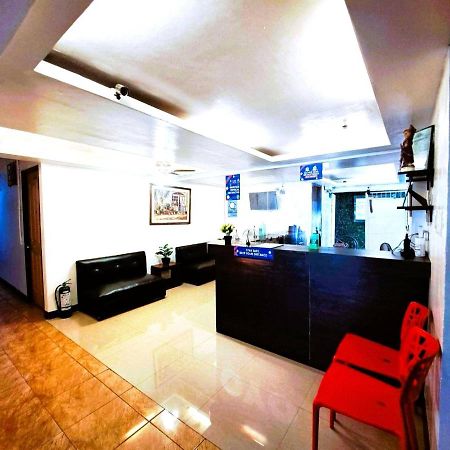 Makati Poblacion Hotel Мандалуйонг Экстерьер фото