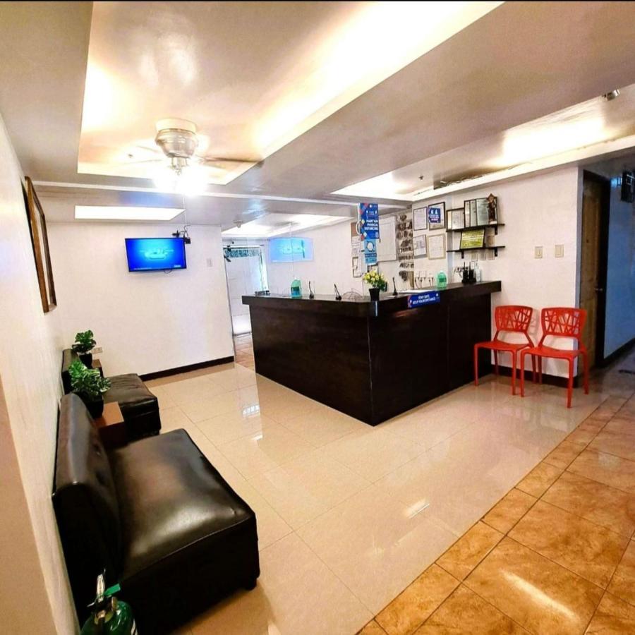 Makati Poblacion Hotel Мандалуйонг Экстерьер фото